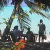 Een gezellig terrasje aan een strand op Bora Bora
