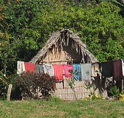Een van de vele huizen op het eiland Tanna